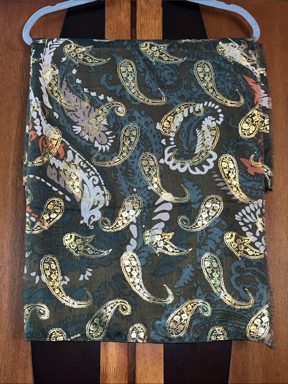 #50 NWOT Gold Foil-White-Rust-Green Paisley Print Scarf-Shawl-Ruana